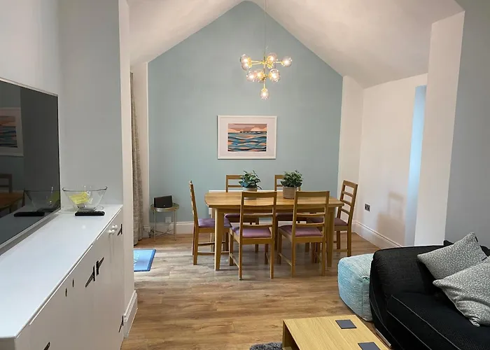 Superb 2 Beds 2 Baths New Apartment W/ Garden+Patio
