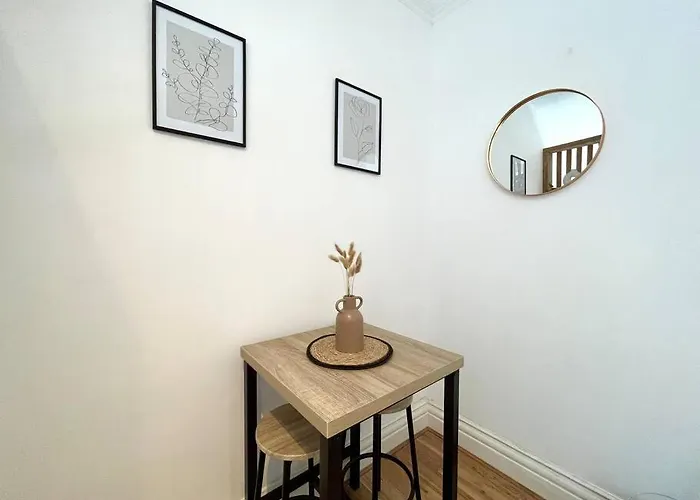 Flat 12, 10 St John'S Road