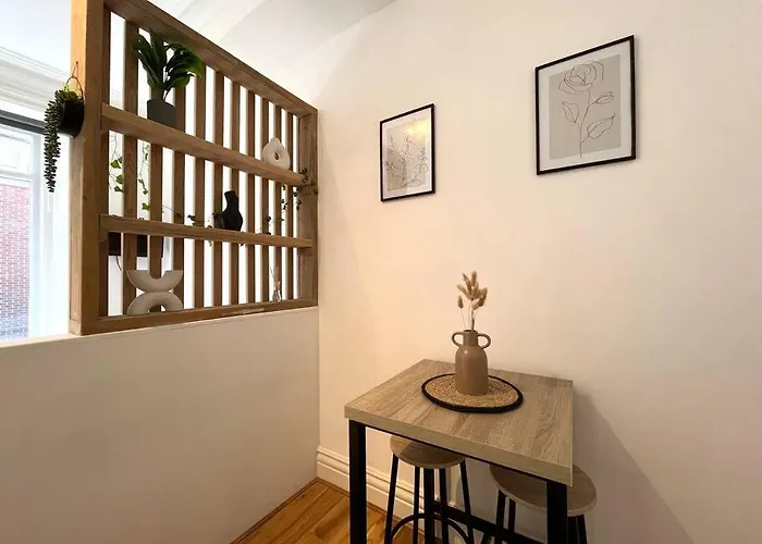 Flat 12, 10 St John'S Road