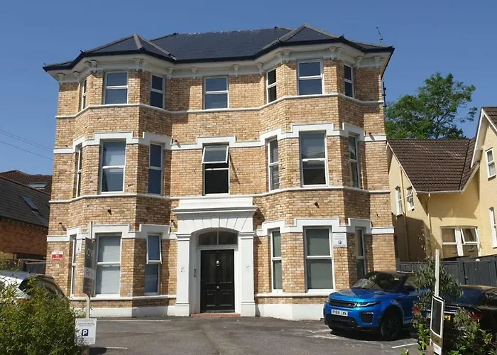 Superb 2 Beds 2 Baths New Apartment W/ Garden+Patio